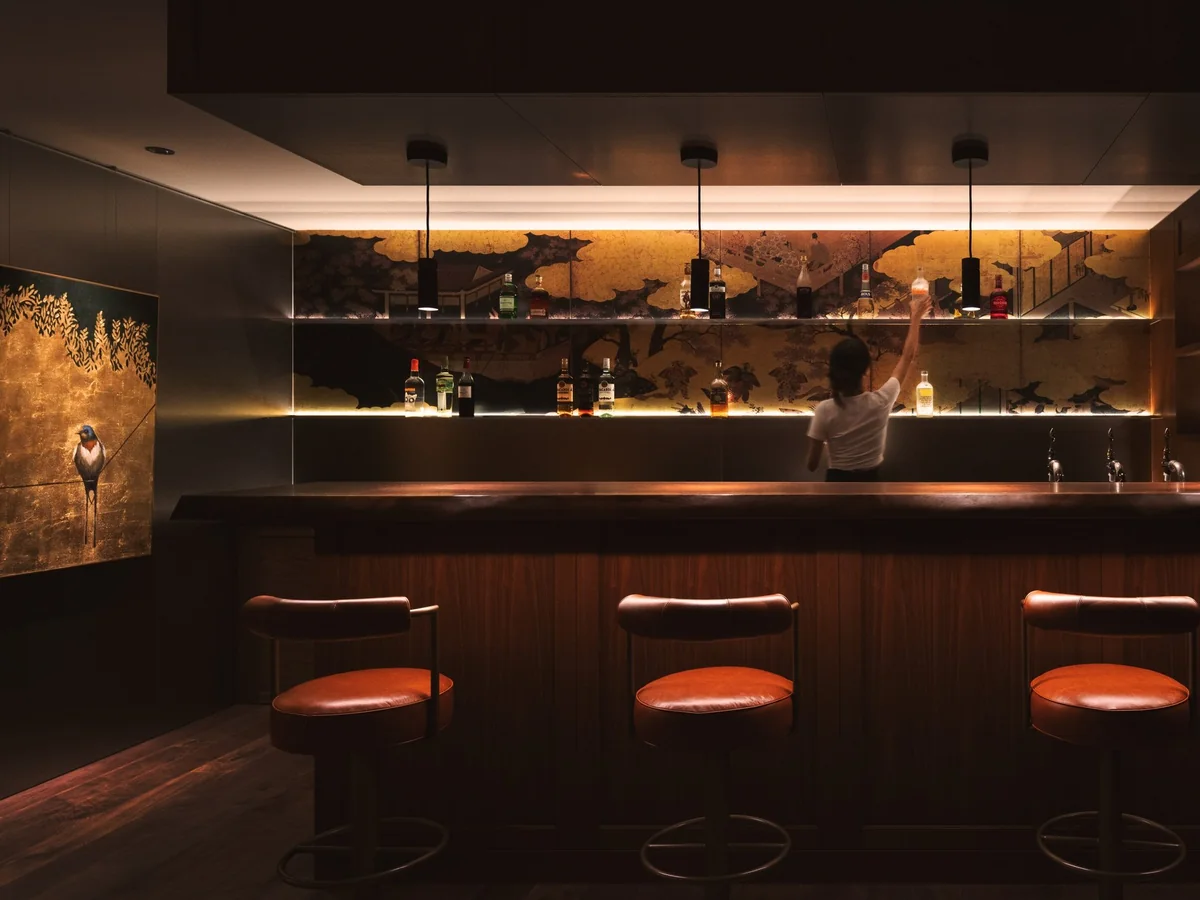 Nanpeidai private bar in dark timber